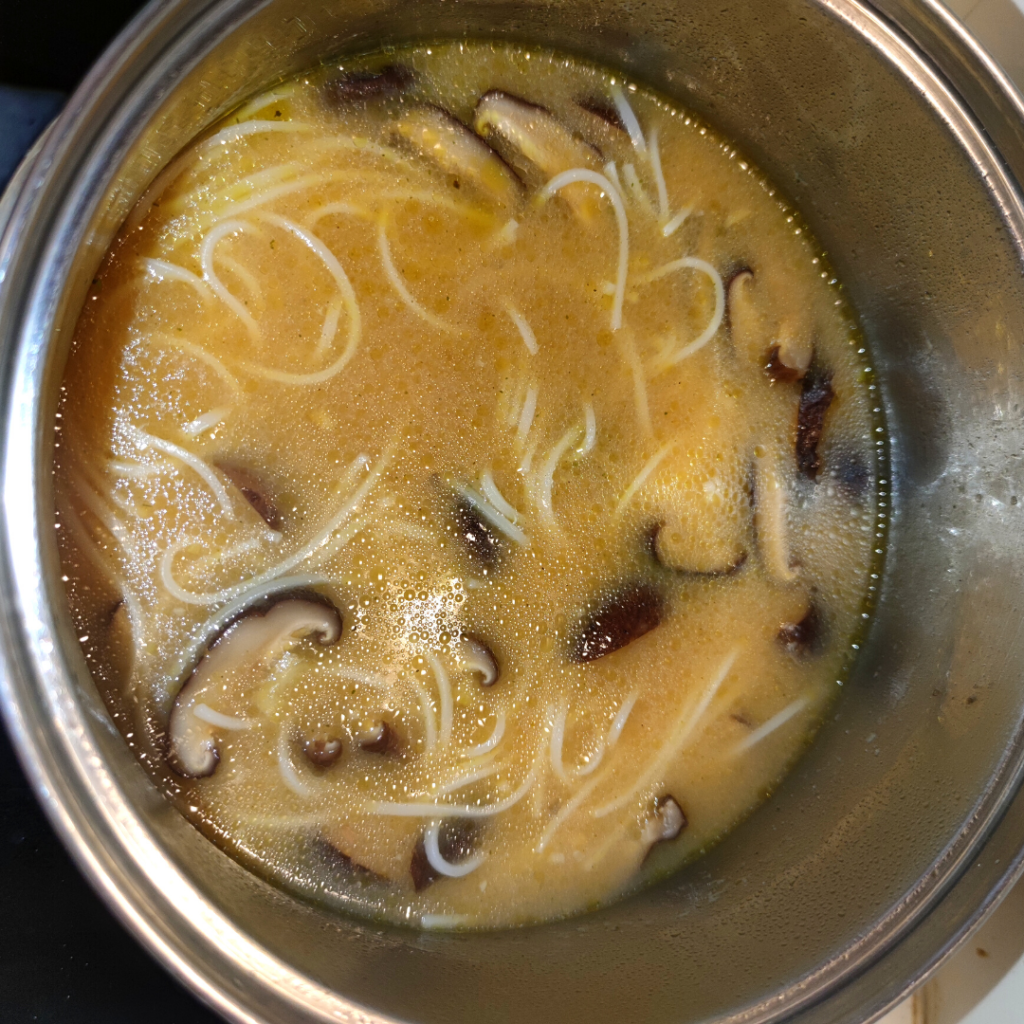 λάδι καρύδας, μαγείρεμα, σούπα, miso soup, ginger, mushrooms, noodles, shiitake, σιτάκε , μανιτάρια, σούπα, μίσο, coconut oil, miso soup